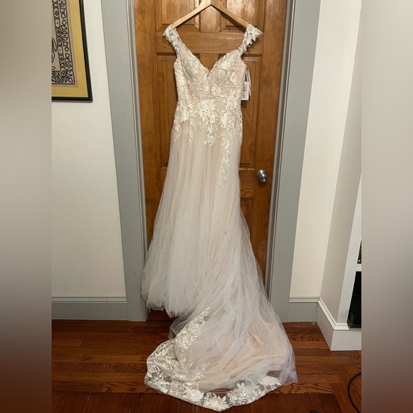 Avery Austin Trinity Wedding Dress Gown Sample Size 8 NWT - Picture 3 of 10